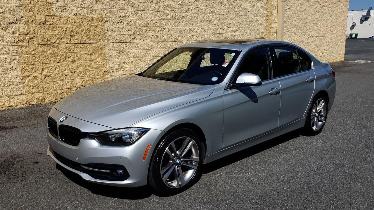 2017 BMW 3 Series 330i's photo