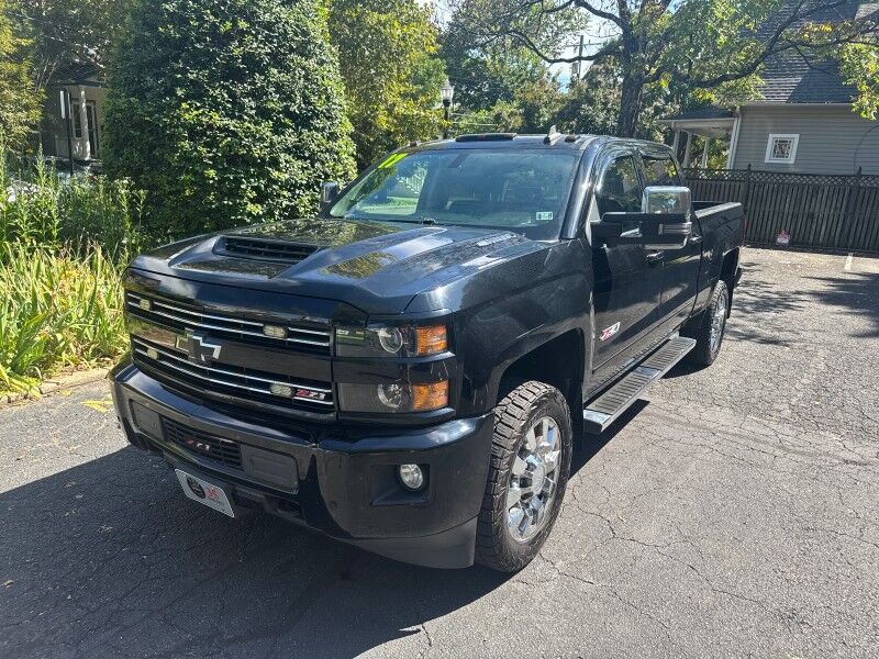 2017 Chevrolet Silverado 2500HD 4x4 Crew Cab LTZ w/ Duramax Plus Package and Z71 2017 Chevrolet Silverado 2500HD 4x4 Crew Cab LTZ w/ Duramax Plus Package and Z71