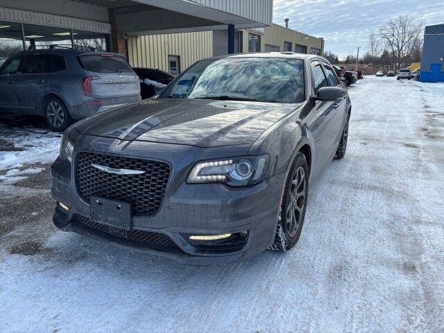2017 Chrysler 300 S's photo