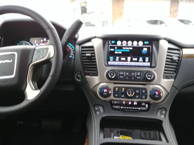 2017 GMC Yukon XL Denali Oshkosh WI