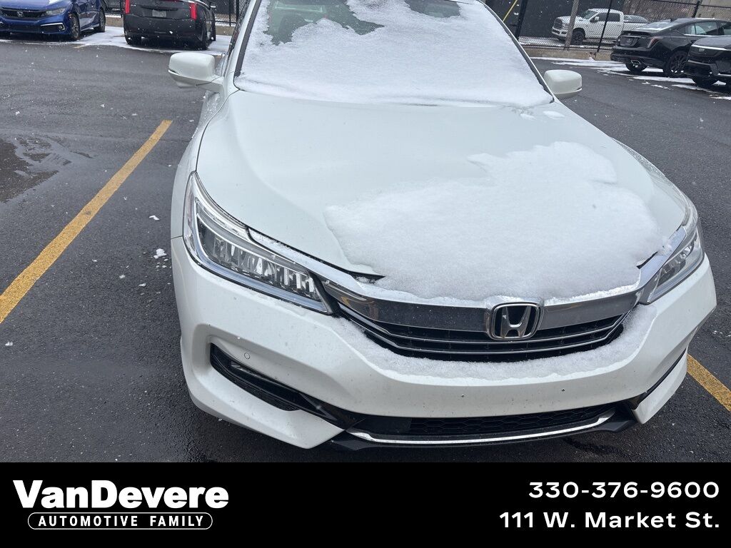 2017 Honda Accord Hybrid Touring's photo