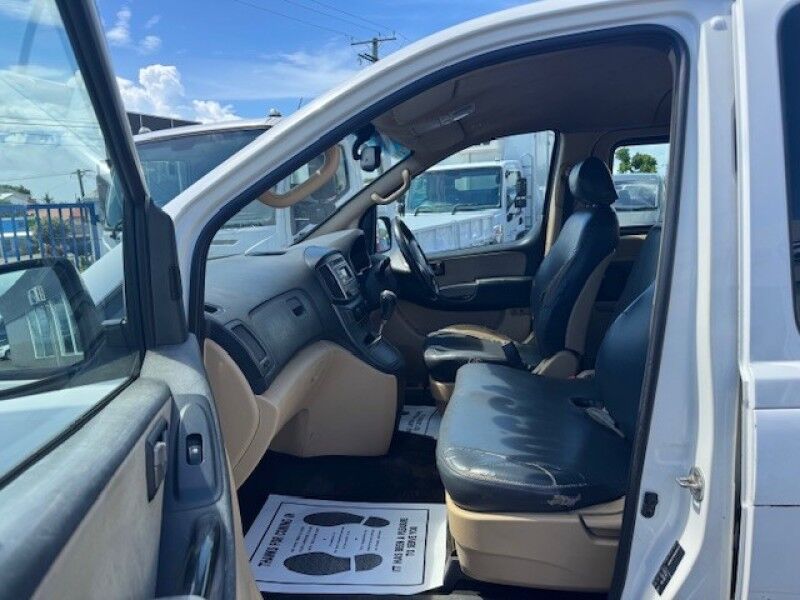 2017 Hyundai H1 6-Passenger Van (2.5L Diesel) Vaitele 2017 Hyundai H1 6-Passenger Van (2.5L Diesel) Vaitele