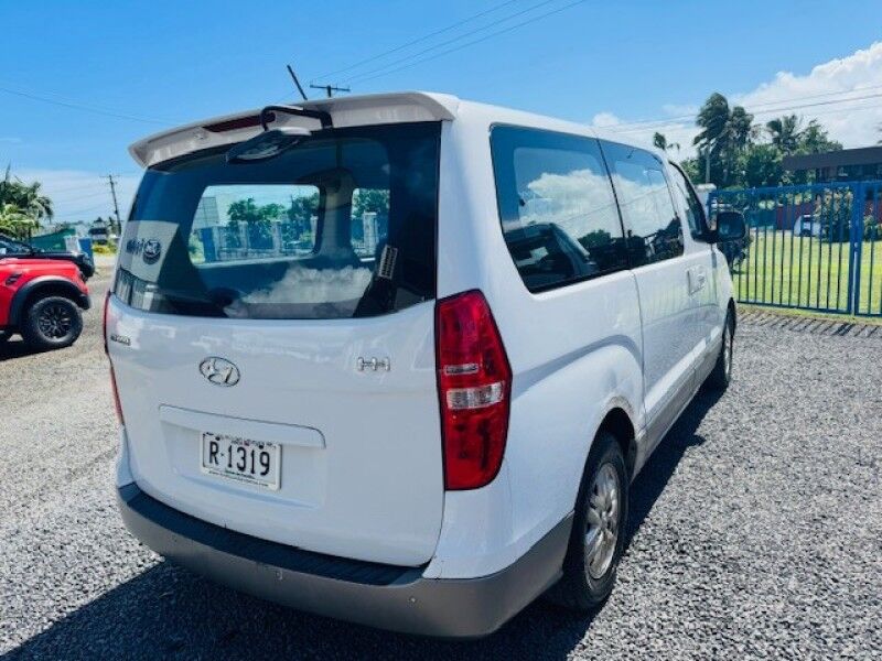 2017 Hyundai H1 6-Passenger Van (2.5L Diesel) Vaitele 2017 Hyundai H1 6-Passenger Van (2.5L Diesel) Vaitele