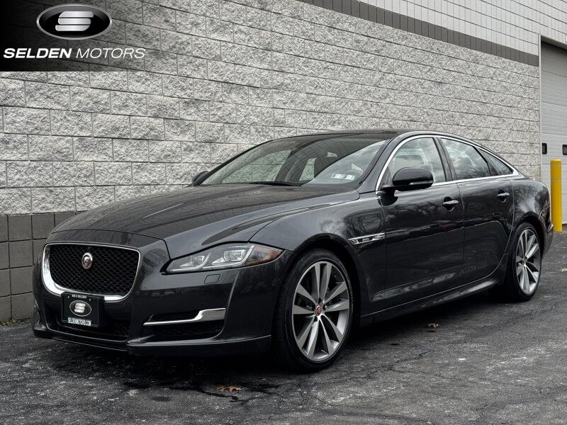 2017 Jaguar XJ R-Sport's photo