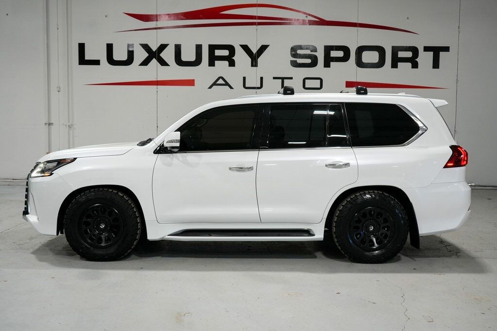 2017 Lexus LX 570's photo