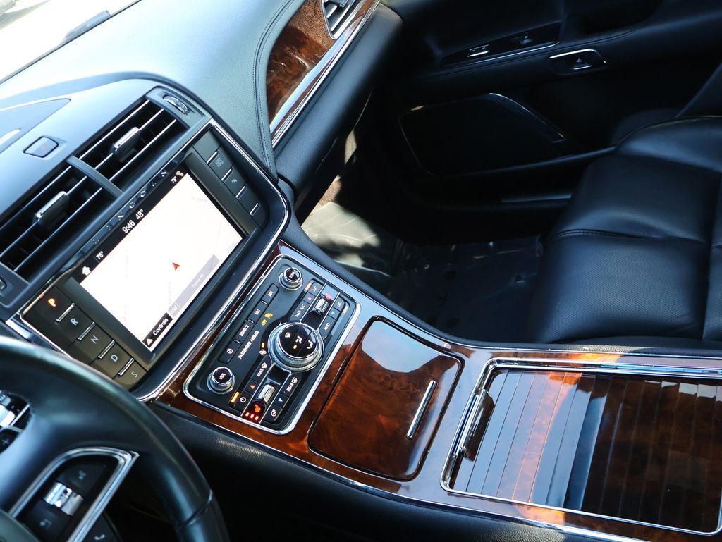 2017 Lincoln Continental Select