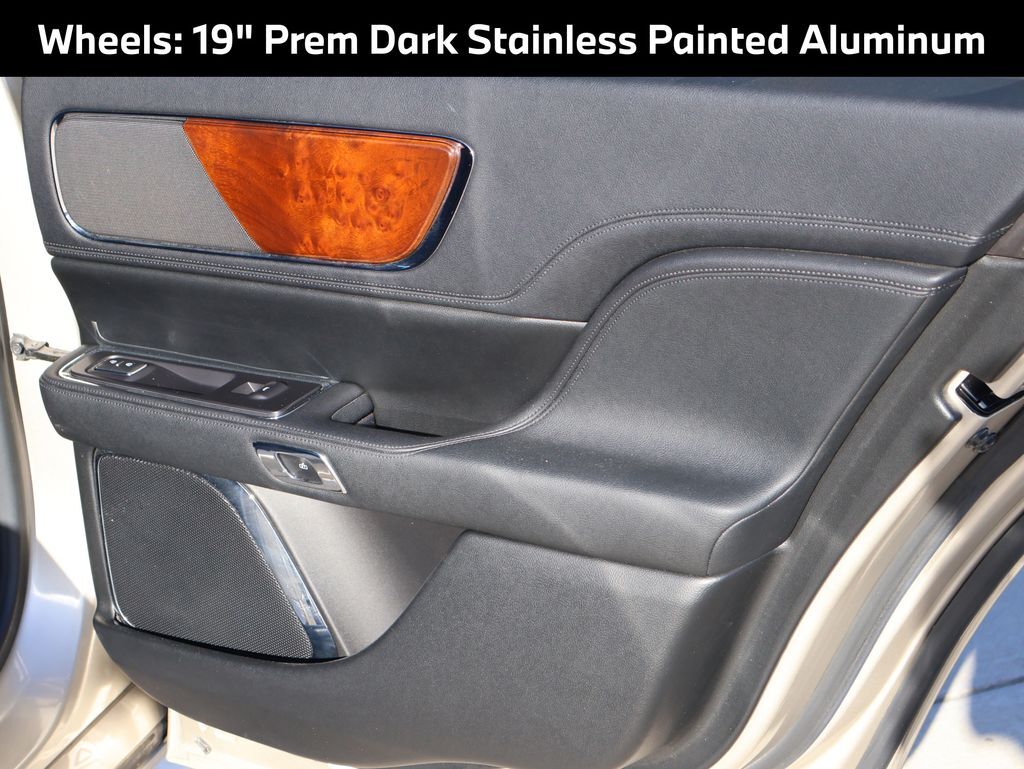 2017 Lincoln Continental Select