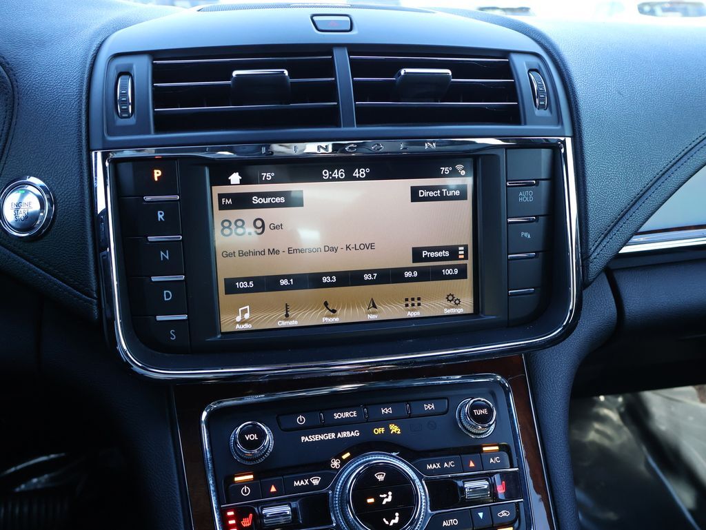 2017 Lincoln Continental Select