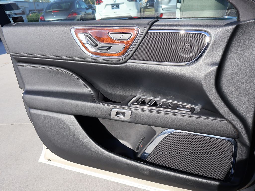 2017 Lincoln Continental Select