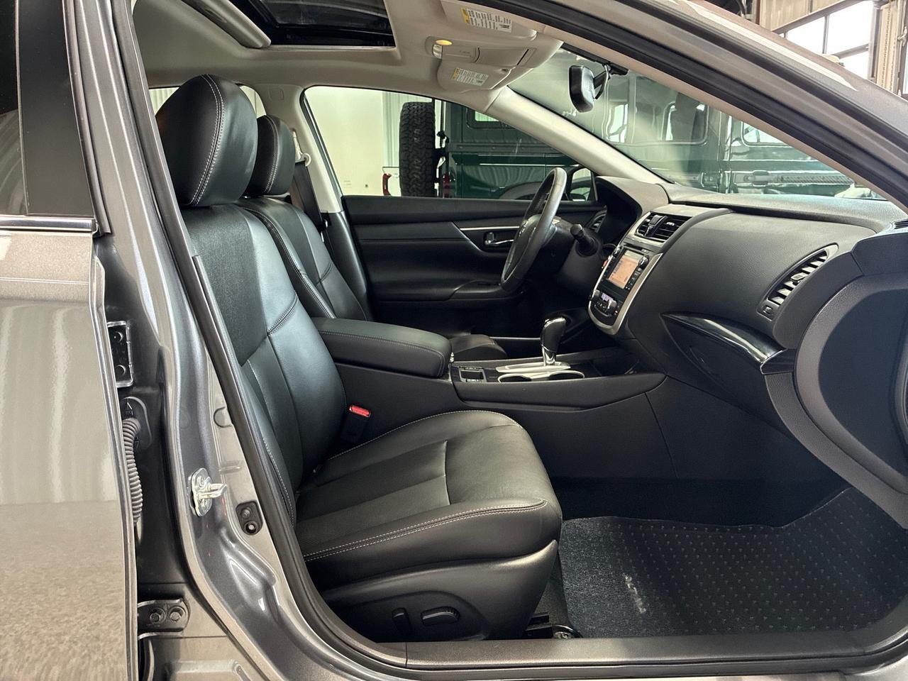 2017 Nissan Altima 2.5 SL, Technology Pkg, Moonroof Pkg, LED Fog Lights, Illuminated Kick Plates Houston TX 2017 Nissan Altima 2.5 SL, Technology Pkg, Moonroof Pkg, LED Fog Lights, Illuminated Kick Plates Houston TX