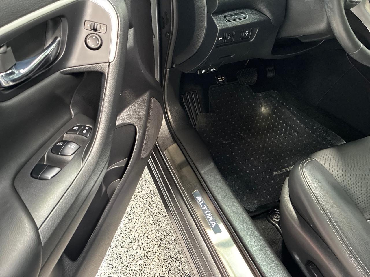 2017 Nissan Altima 2.5 SL, Technology Pkg, Moonroof Pkg, LED Fog Lights, Illuminated Kick Plates Houston TX 2017 Nissan Altima 2.5 SL, Technology Pkg, Moonroof Pkg, LED Fog Lights, Illuminated Kick Plates Houston TX