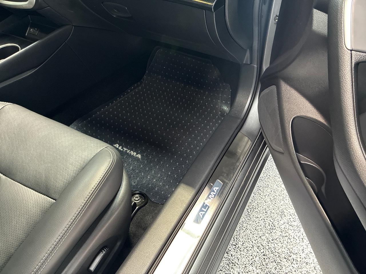 2017 Nissan Altima 2.5 SL, Technology Pkg, Moonroof Pkg, LED Fog Lights, Illuminated Kick Plates Houston TX 2017 Nissan Altima 2.5 SL, Technology Pkg, Moonroof Pkg, LED Fog Lights, Illuminated Kick Plates Houston TX