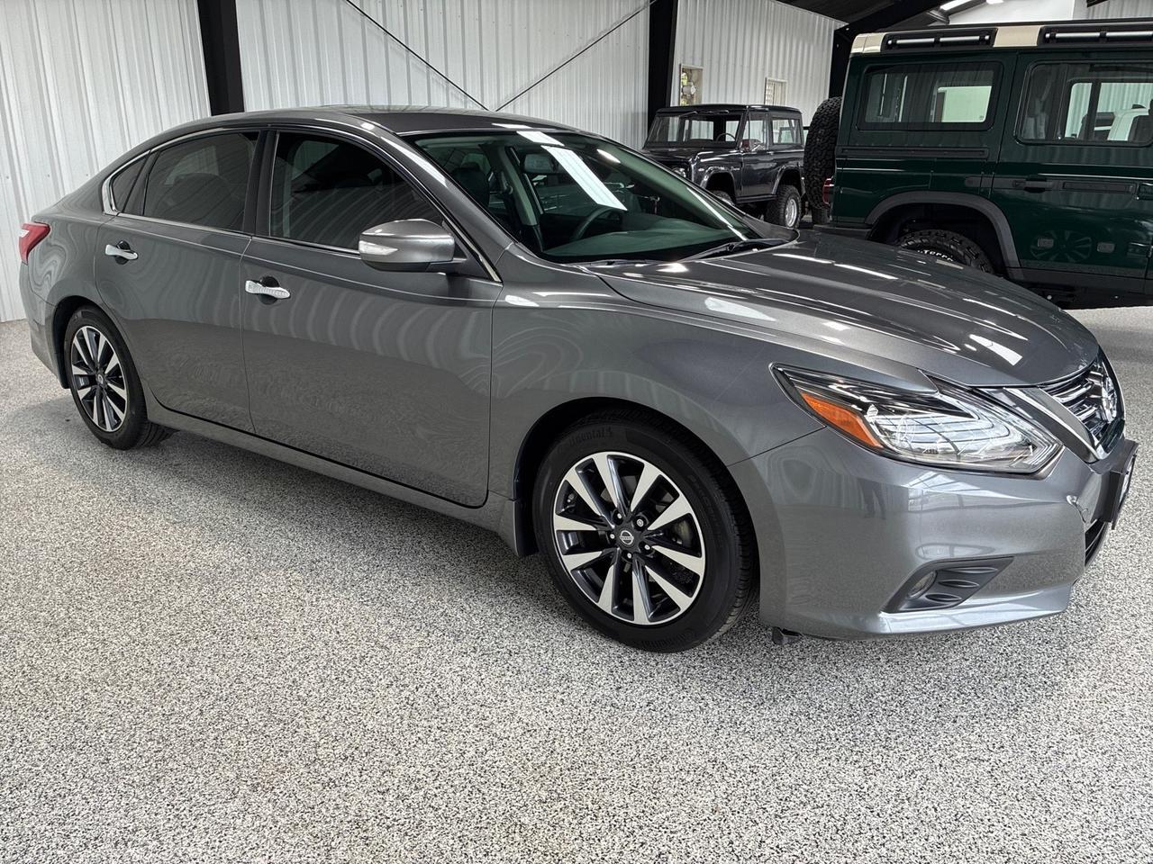 2017 Nissan Altima 2.5 SL, Technology Pkg, Moonroof Pkg, LED Fog Lights, Illuminated Kick Plates Houston TX 2017 Nissan Altima 2.5 SL, Technology Pkg, Moonroof Pkg, LED Fog Lights, Illuminated Kick Plates Houston TX