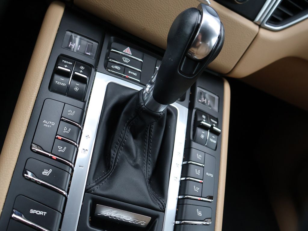 2017 Porsche Macan Base