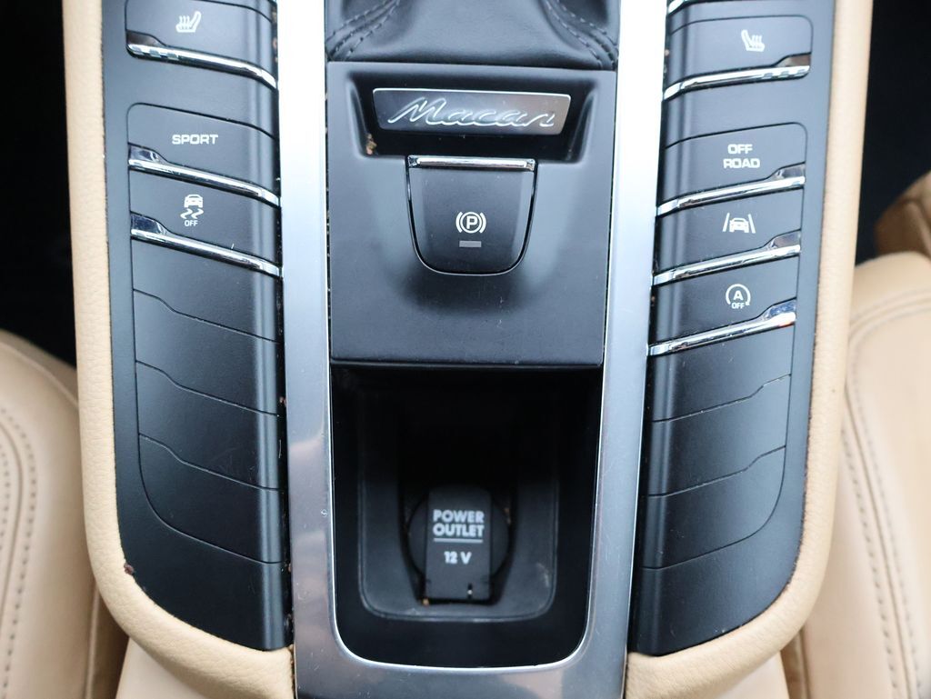 2017 Porsche Macan Base