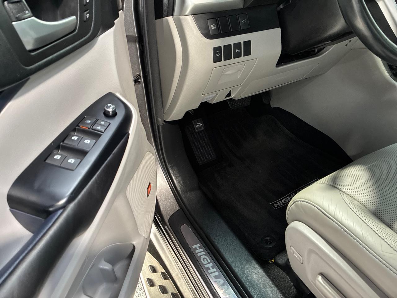 2017 Toyota Highlander Limited Hybrid, Buckets, Low Miles Houston TX 2017 Toyota Highlander Limited Hybrid, Buckets, Low Miles Houston TX