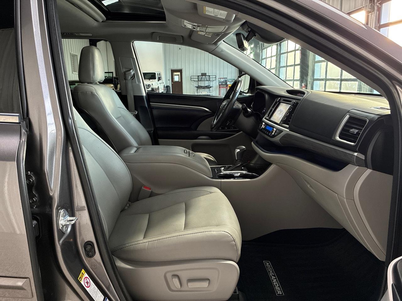 2017 Toyota Highlander Limited Hybrid, Buckets, Low Miles Houston TX 2017 Toyota Highlander Limited Hybrid, Buckets, Low Miles Houston TX