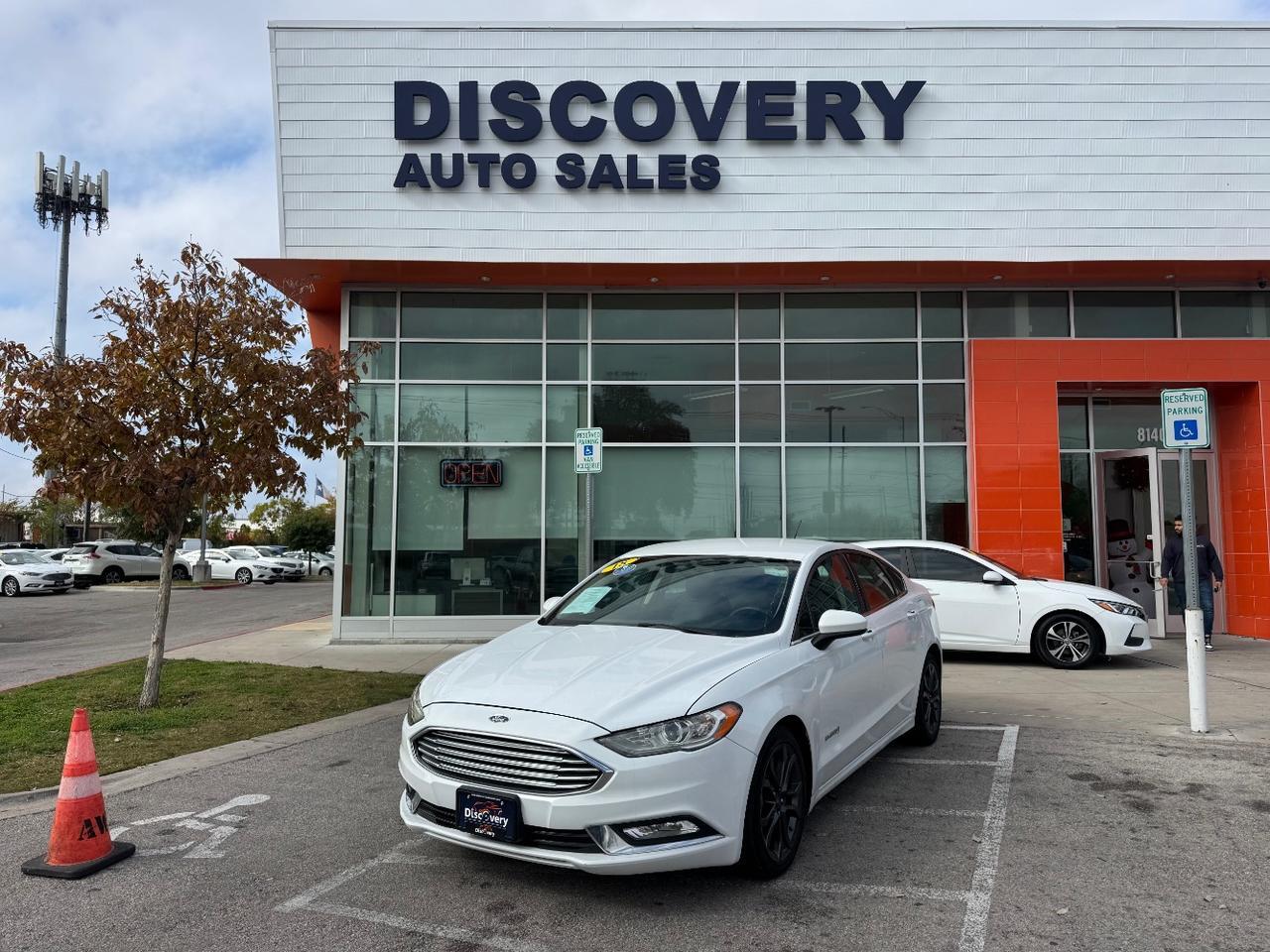 2018 Ford Fusion Hybrid SE's photo