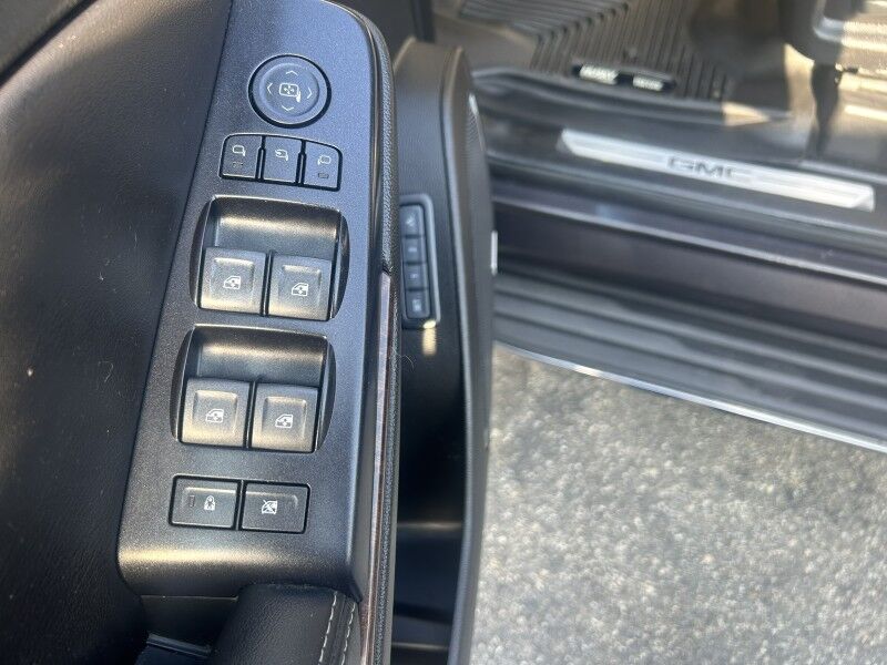 2018 GMC Yukon SLT - LOCAL TRADE IN - DVD - NAVIGATION Whitinsville MA 2018 GMC Yukon SLT - LOCAL TRADE IN - DVD - NAVIGATION Whitinsville MA
