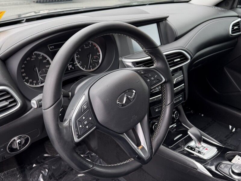 2018 INFINITI QX30 Luxury 2018 INFINITI QX30 Luxury