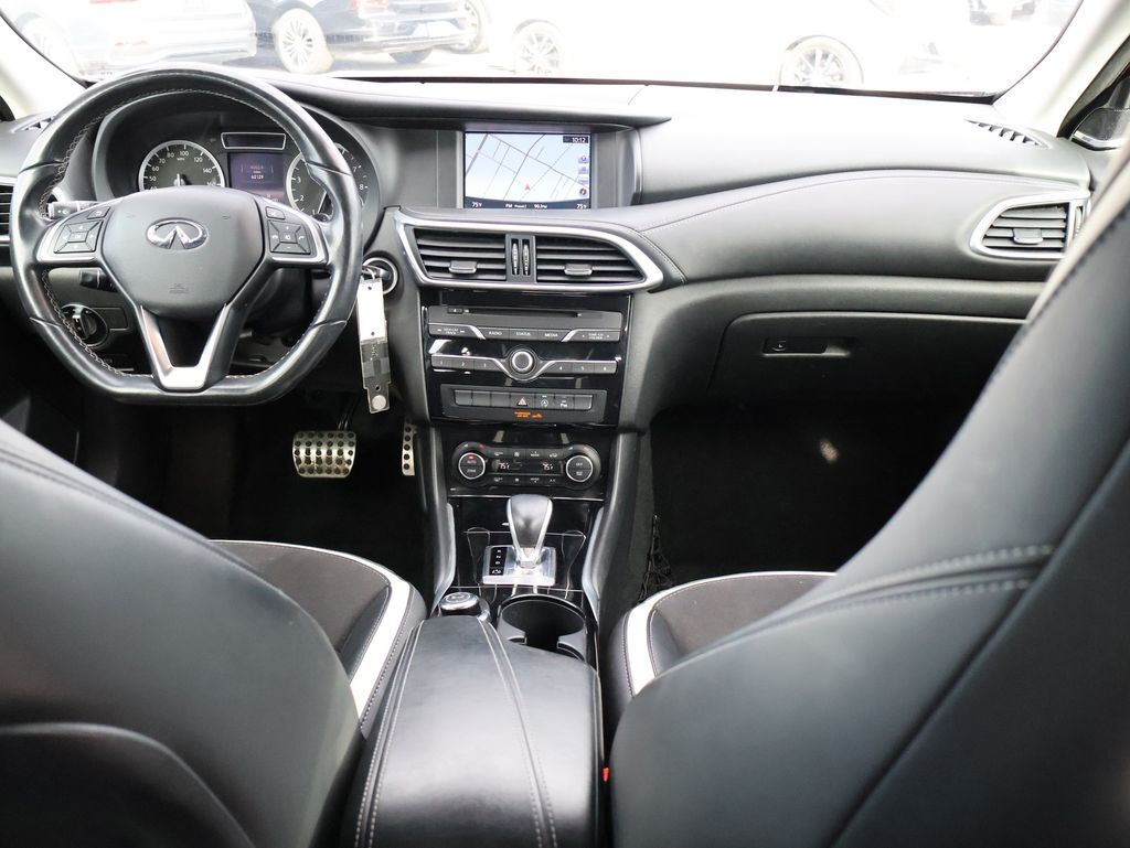 2018 INFINITI QX30 Sport