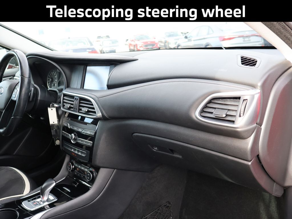 2018 INFINITI QX30 Sport