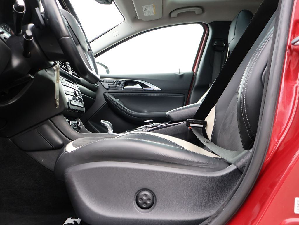 2018 INFINITI QX30 Sport