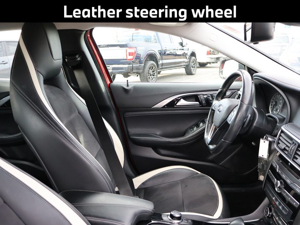 2018 INFINITI QX30 Sport