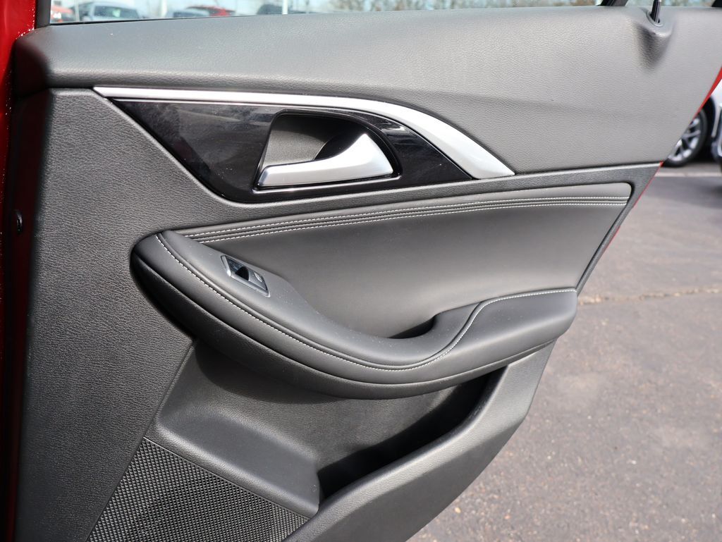 2018 INFINITI QX30 Sport