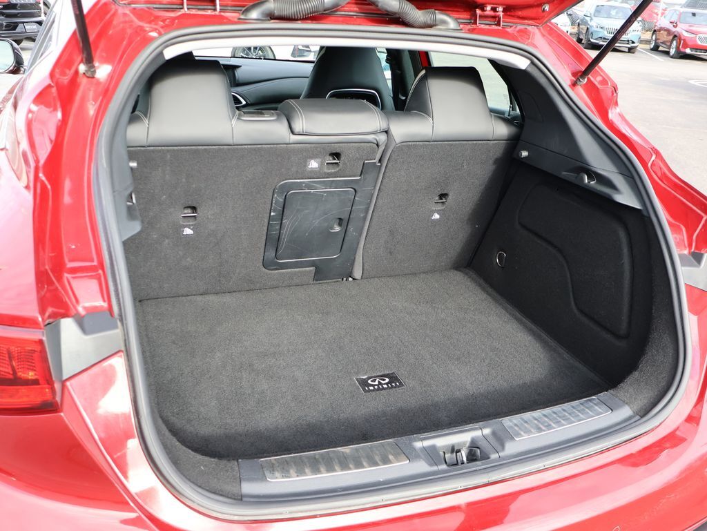 2018 INFINITI QX30 Sport