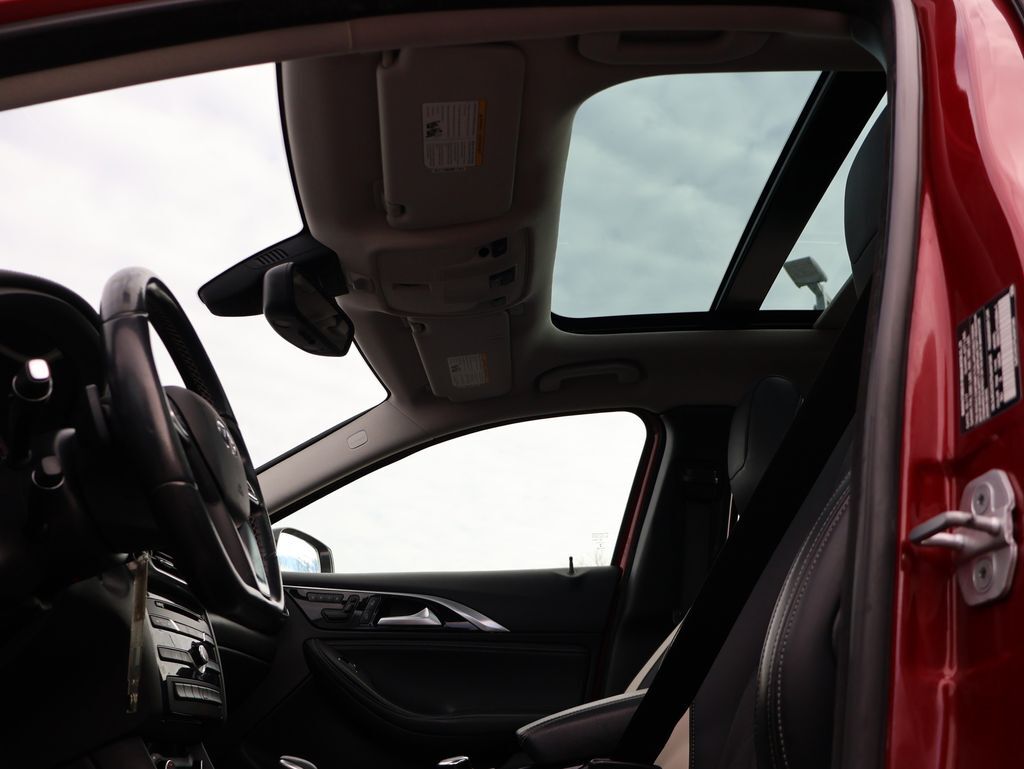 2018 INFINITI QX30 Sport