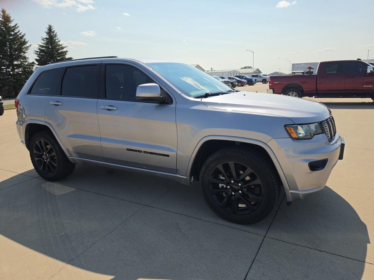 2018 Jeep Grand Cherokee Altitude Watertown SD 2018 Jeep Grand Cherokee Altitude Watertown SD