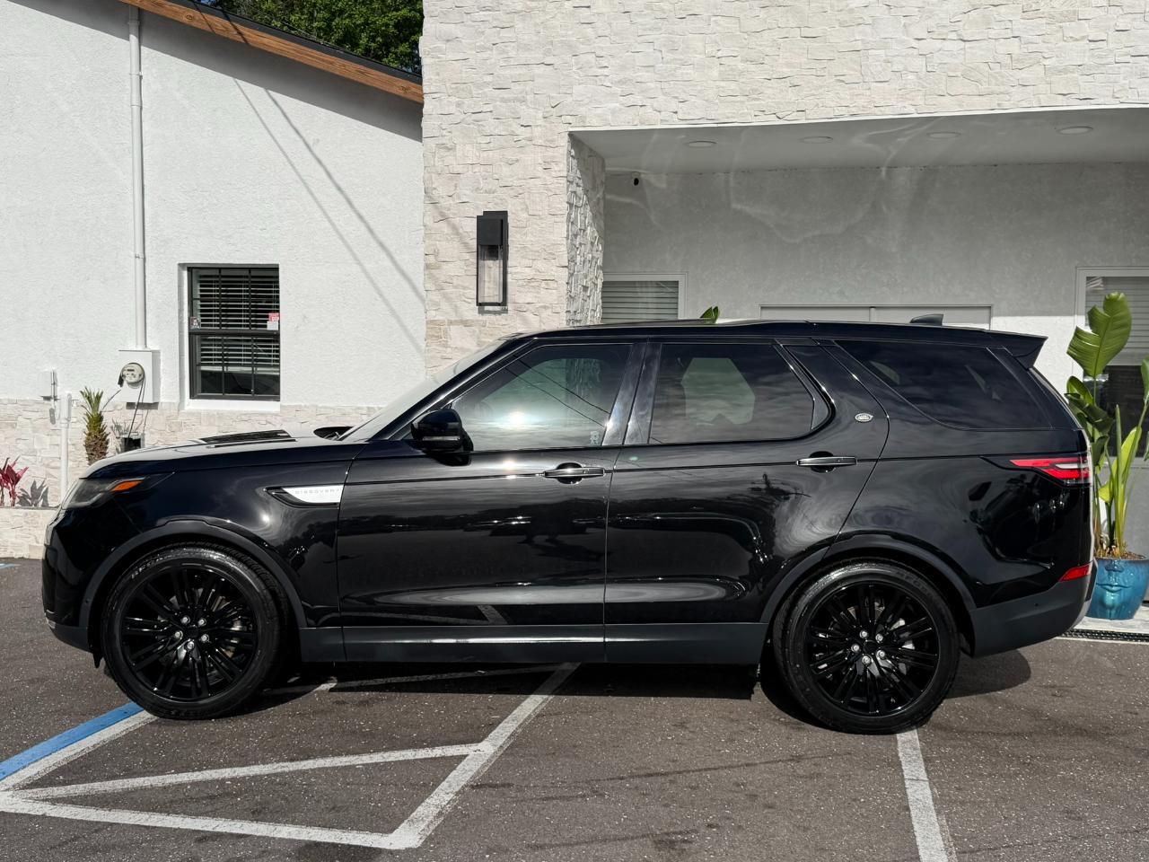 2018 Land Rover Discovery HSE LUX