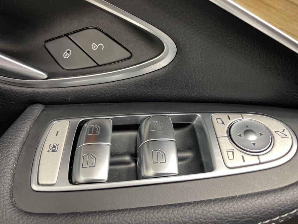 2018 Mercedes-Benz GLC GLC 300 AWD Fond du Lac WI 2018 Mercedes-Benz GLC GLC 300 AWD Fond du Lac WI