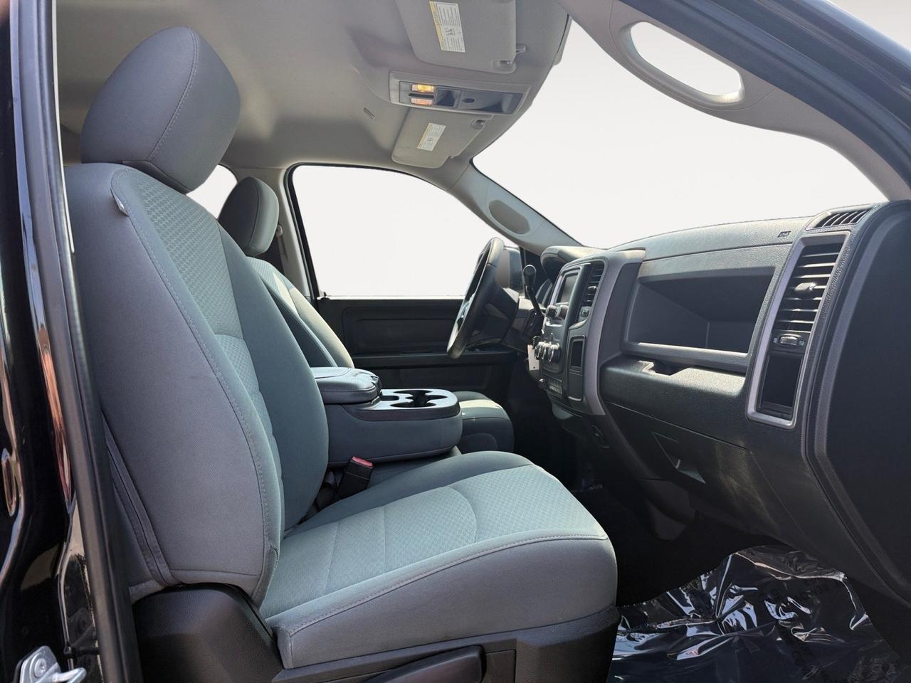 2018 Ram 3500 Tradesman, TOW PACKAGE, BED LINER, BLUETOOTH, TOW HOOKS, RUNNING BOARDS, REMOTE KEYLESS ENTRY, POWER MIRRORS, BACKUP CAMERA, CLEAN CARFAX, ONLY 1 OWNER, LOW MILES! Norfolk VA 2018 Ram 3500 Tradesman, TOW PACKAGE, BED LINER, BLUETOOTH, TOW HOOKS, RUNNING BOARDS, REMOTE KEYLESS ENTRY, POWER MIRRORS, BACKUP CAMERA, CLEAN CARFAX, ONLY 1 OWNER, LOW MILES! Norfolk VA
