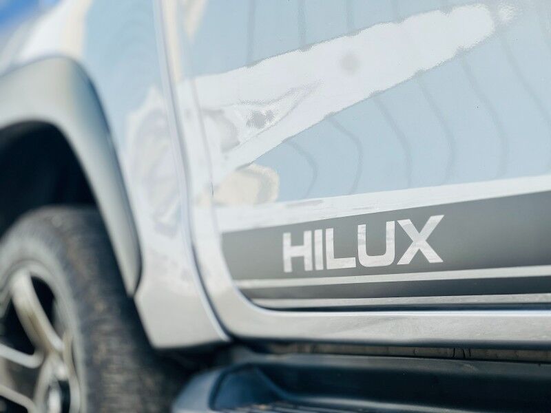 2018 Toyota Hilux SR5 (2.8L Diesel) Vaitele 2018 Toyota Hilux SR5 (2.8L Diesel) Vaitele