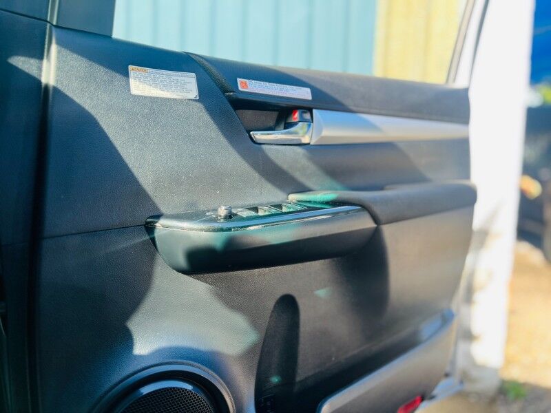 2018 Toyota Hilux SR5 (2.8L Diesel) Vaitele 2018 Toyota Hilux SR5 (2.8L Diesel) Vaitele