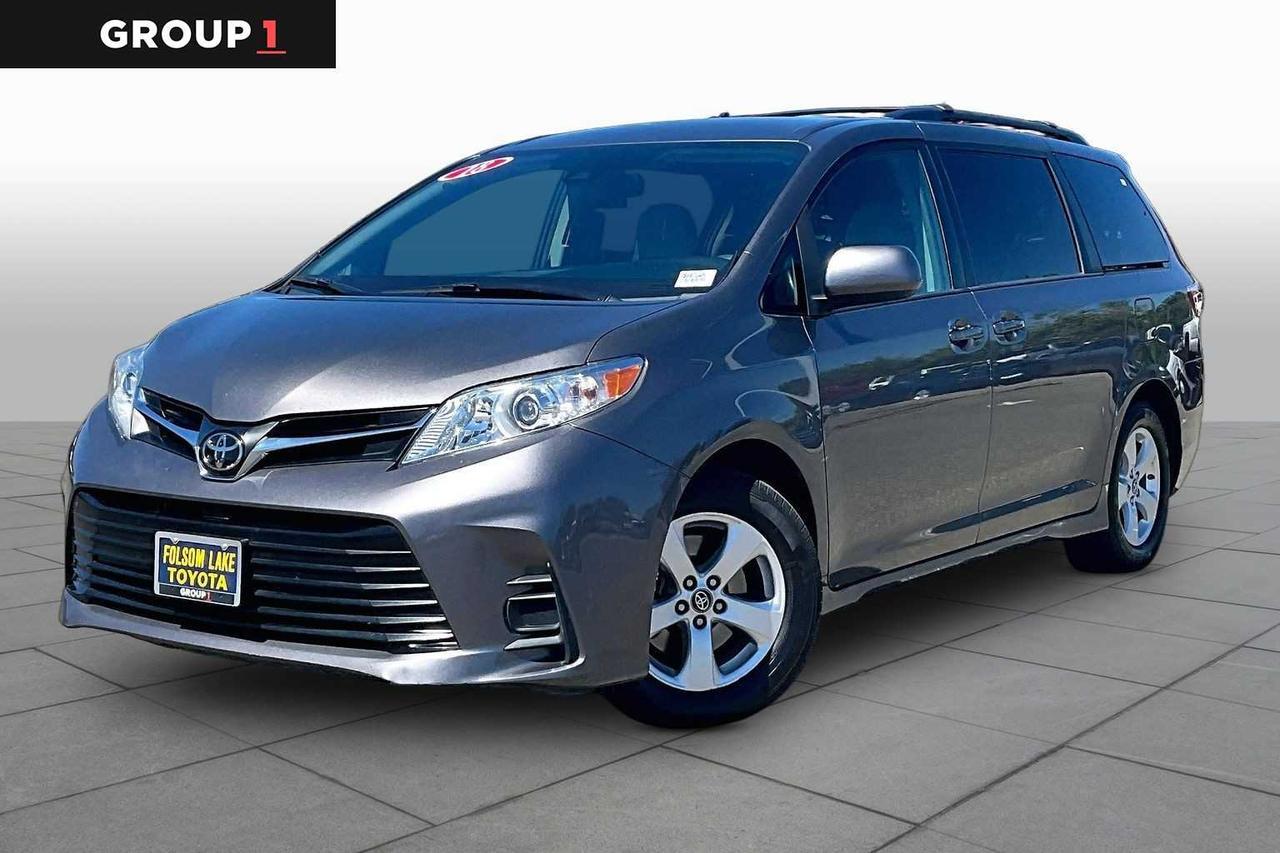 2018 Toyota Sienna LE 2018 Toyota Sienna LE