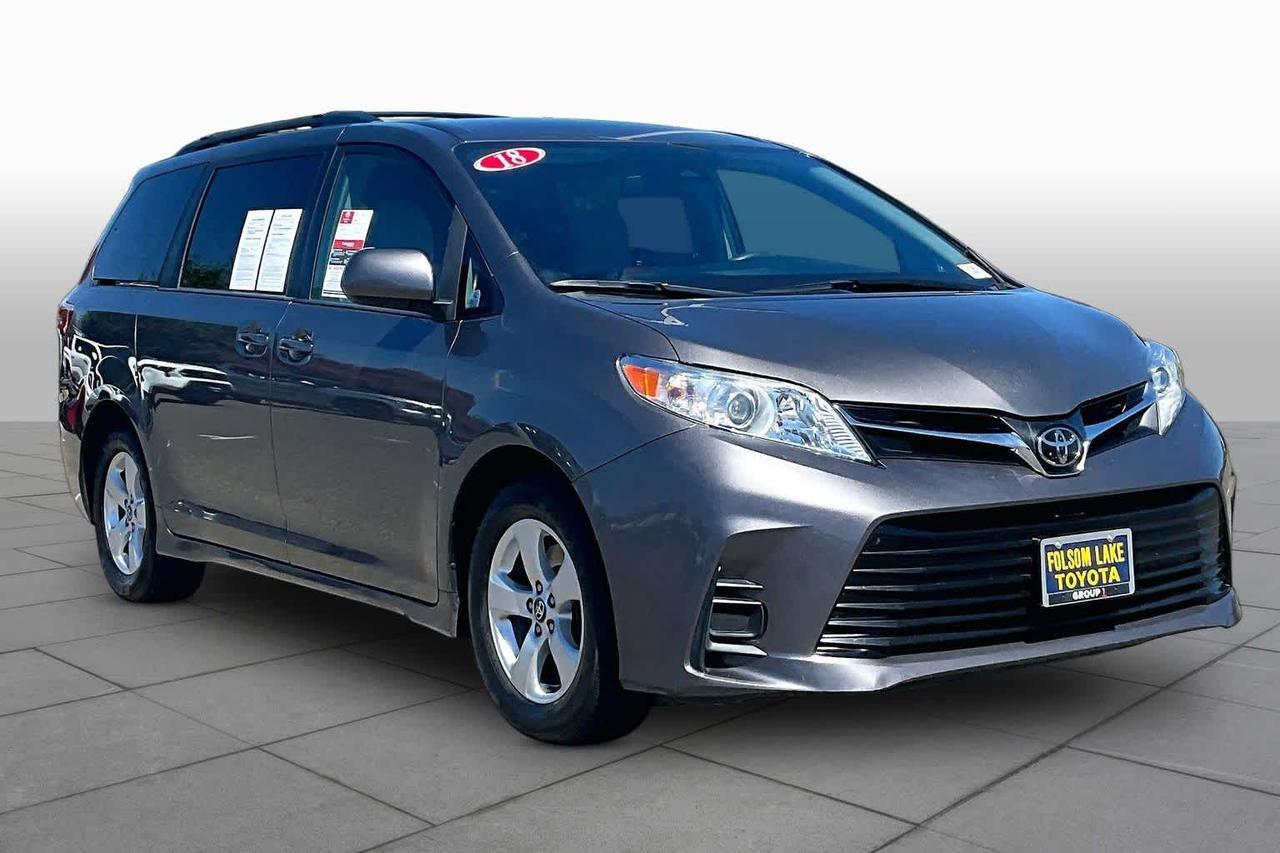 2018 Toyota Sienna LE 2018 Toyota Sienna LE
