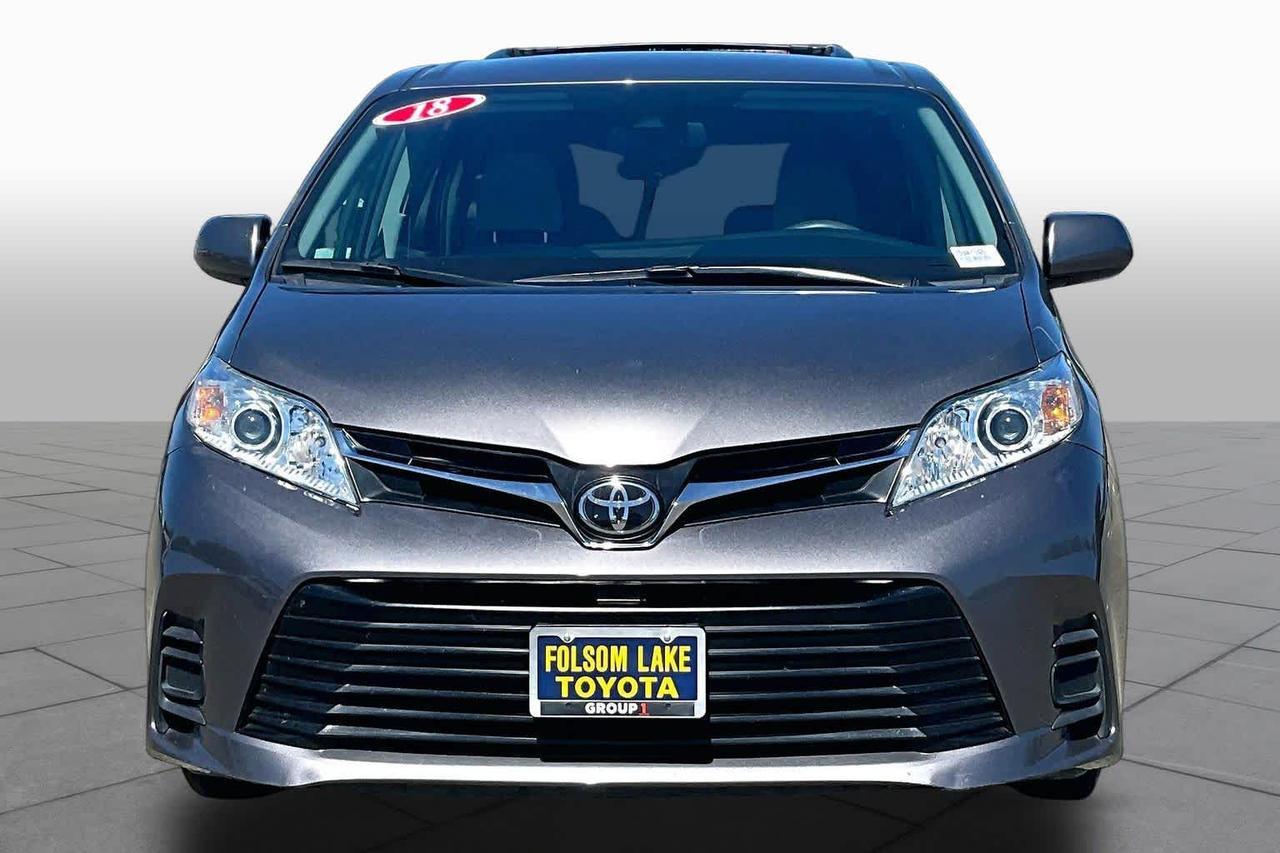2018 Toyota Sienna LE 2018 Toyota Sienna LE
