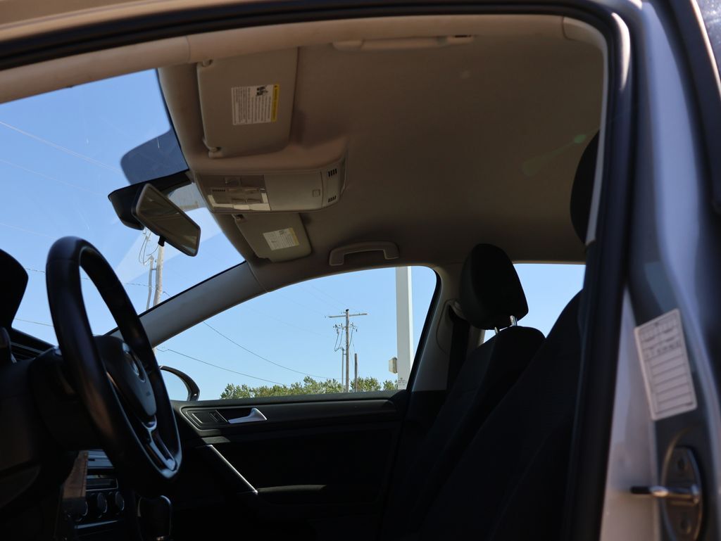 2018 Volkswagen Golf TSI S 4-Door