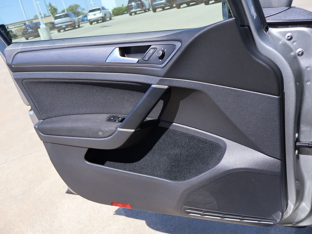 2018 Volkswagen Golf TSI S 4-Door