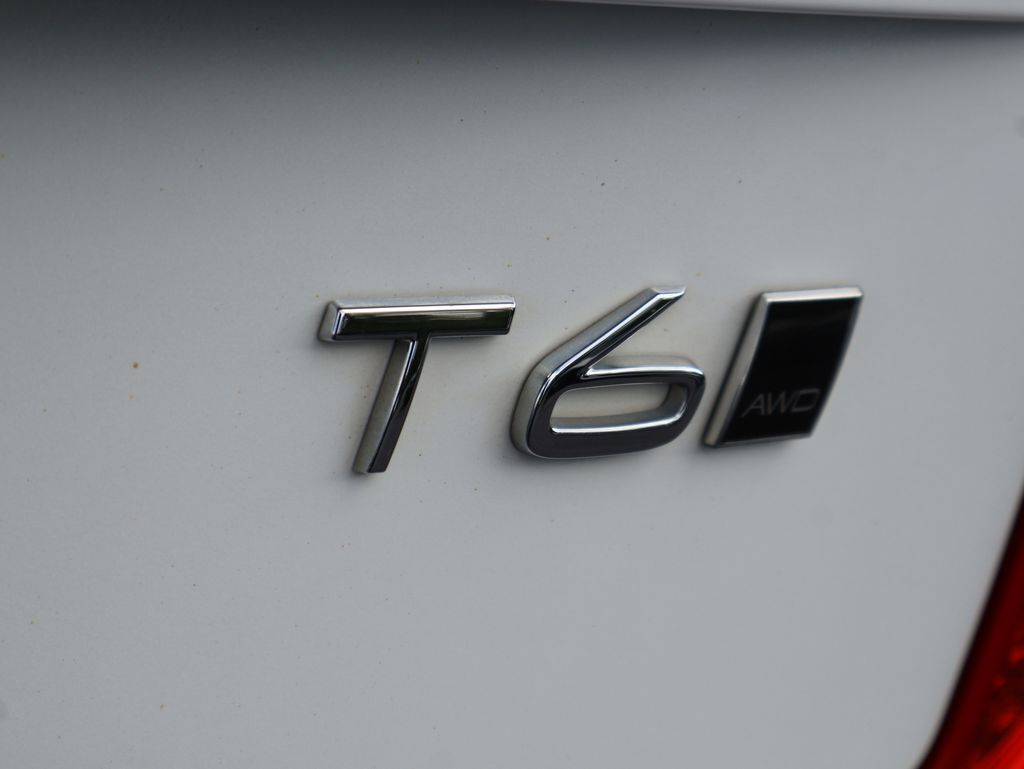 2018 Volvo XC90 T6 Momentum