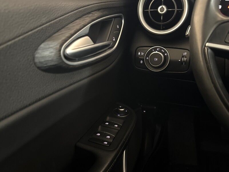 2019 Alfa Romeo Giulia AWD w/ Driver Assist Dynamic Plus Package Arlington VA