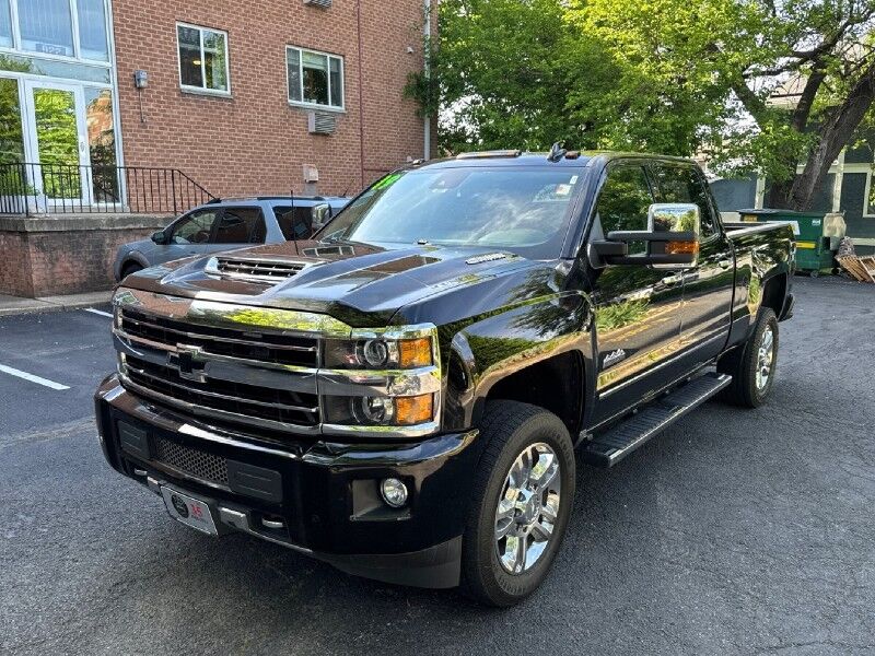 2019 Chevrolet Silverado 2500HD High Country Crew Cab 4WD w/ Duramax Plus Package 2019 Chevrolet Silverado 2500HD High Country Crew Cab 4WD w/ Duramax Plus Package