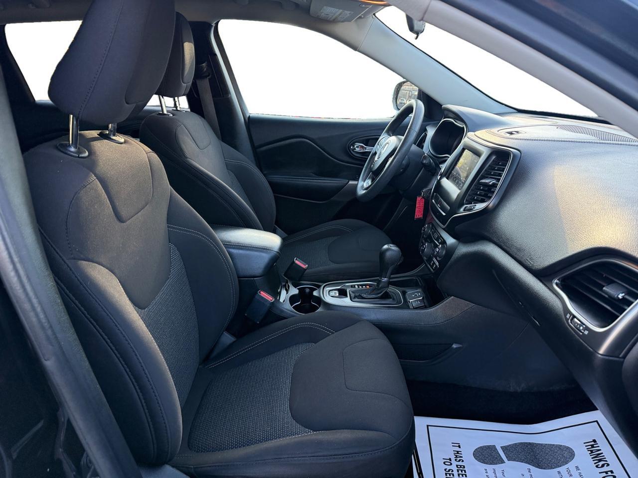 2019 JEEP CHEROKEE LATITUDE Latitude Kansas City MO 2019 JEEP CHEROKEE LATITUDE Latitude Kansas City MO
