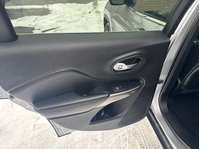 2019 Jeep Cherokee Limited - LEATHER - SUNROOF - V6 Whitinsville MA 2019 Jeep Cherokee Limited - LEATHER - SUNROOF - V6 Whitinsville MA