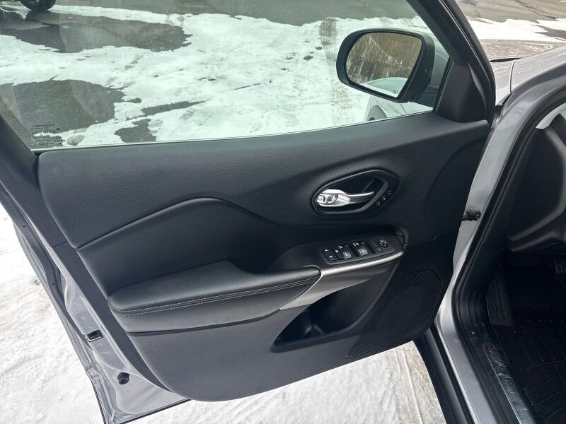 2019 Jeep Cherokee Limited - LEATHER - SUNROOF - V6 Whitinsville MA 2019 Jeep Cherokee Limited - LEATHER - SUNROOF - V6 Whitinsville MA