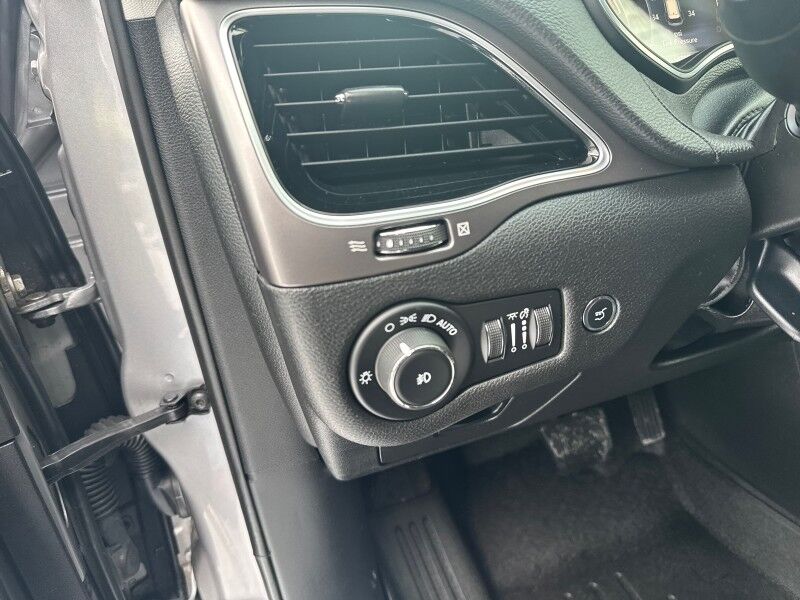 2019 Jeep Cherokee Limited - LEATHER - SUNROOF - V6 Whitinsville MA 2019 Jeep Cherokee Limited - LEATHER - SUNROOF - V6 Whitinsville MA