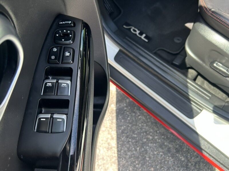 2019 Kia Soul ! - SUNROOF - NAVIGATION - TECH PACKAGE Whitinsville MA 2019 Kia Soul ! - SUNROOF - NAVIGATION - TECH PACKAGE Whitinsville MA